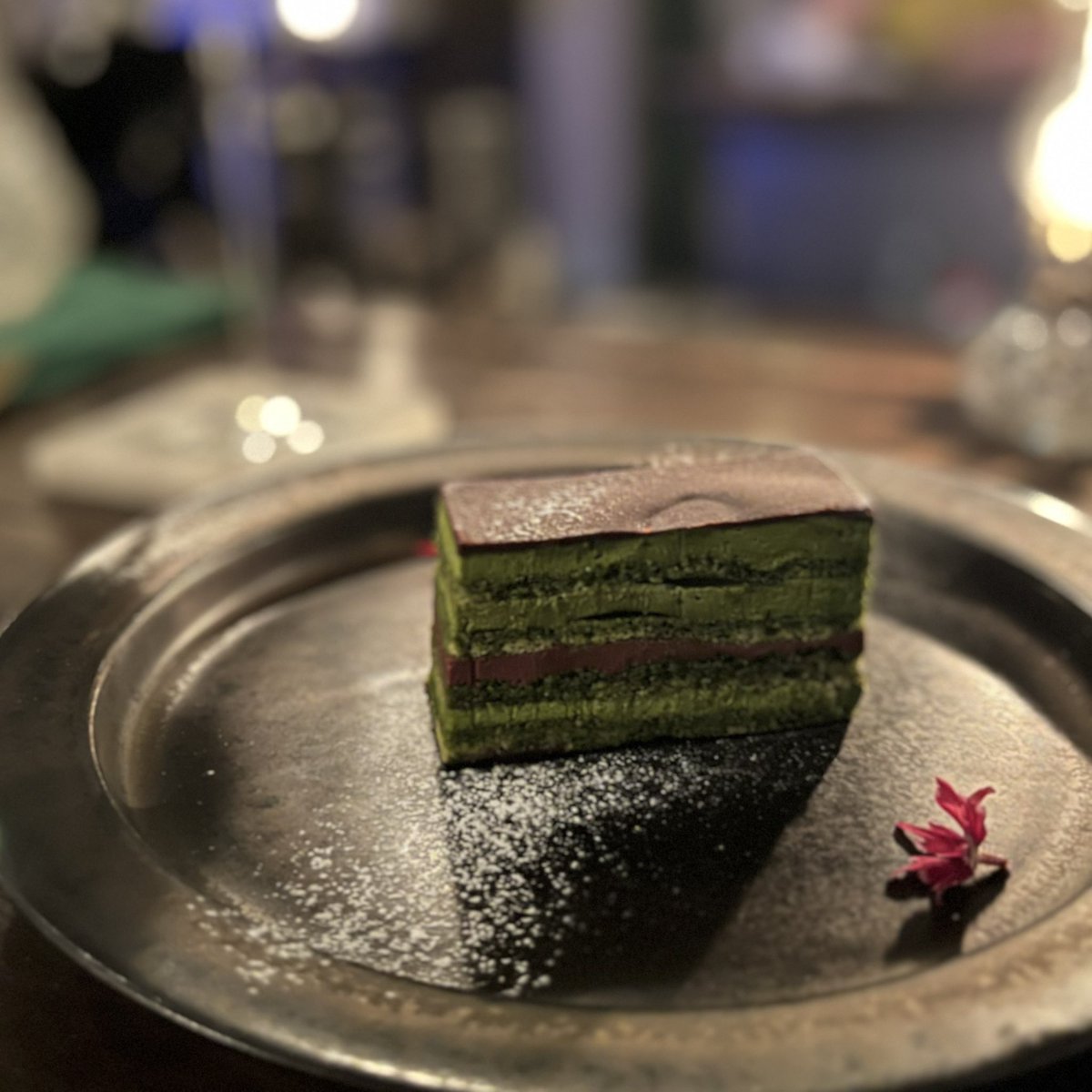 maxkokikun's tweet image. カカオテール/門前仲町
甘いもの好きな人はぜひ行ってほしい。自家製チョコレートとウイスキーを組み合わせた大人のチョコレートカクテルと、チョコを使ったデザートのペアリングが楽しめるチョコレートバー。仄暗い隠れ家的な空間も素敵過ぎて、ほんとに感動したお店🥺二軒目利用に超おすすめです