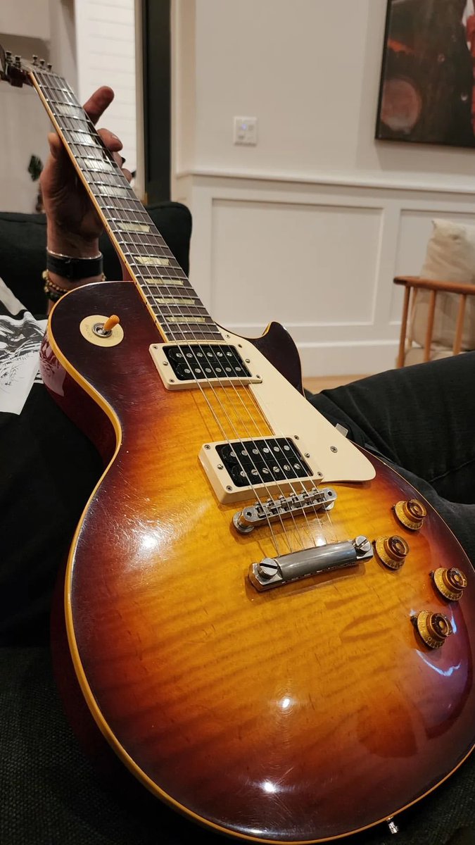 Bare <a href="/gibsonguitar/">Gibson</a> er bra nok🎸🎸<a href="/Slash/">Slash</a> #slash