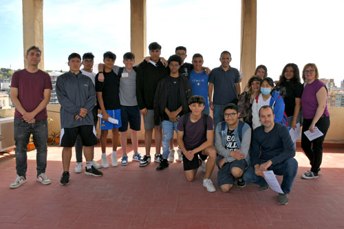 sants3radio's tweet photo. L'Institut Lluís Vives @InsLluisVives de Sants-Badal fa un programa a #Sants3Ràdio🎙️ amb col·laboració de @setemcat sobre justícia social, desigualtats, nord-sud, consum responsable, banca ètica i economia solidària: "L'altra cara del món"🌍
Escolteu-los👇
https://t.co/UDB6t5QpSt https://t.co/kbWA1o65Vt