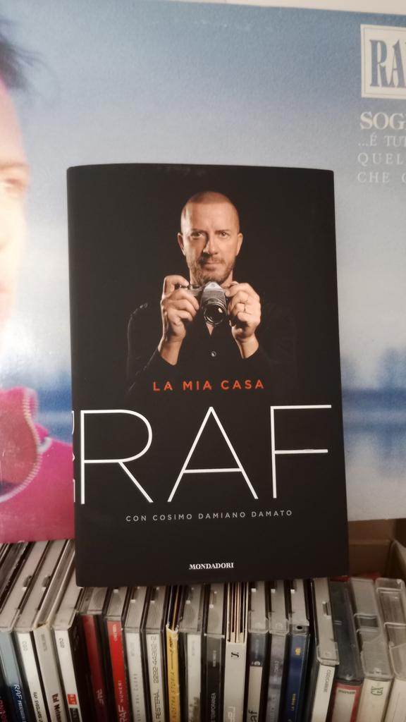 piapala7's tweet photo. @RafRiefoli @Mondadori Presente! https://t.co/wtLV0yTecz