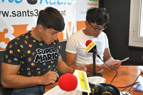 sants3radio's tweet photo. L'Institut Lluís Vives @InsLluisVives de Sants-Badal fa un programa a #Sants3Ràdio🎙️ amb col·laboració de @setemcat sobre justícia social, desigualtats, nord-sud, consum responsable, banca ètica i economia solidària: "L'altra cara del món"🌍
Escolteu-los👇
https://t.co/UDB6t5QpSt https://t.co/kbWA1o65Vt