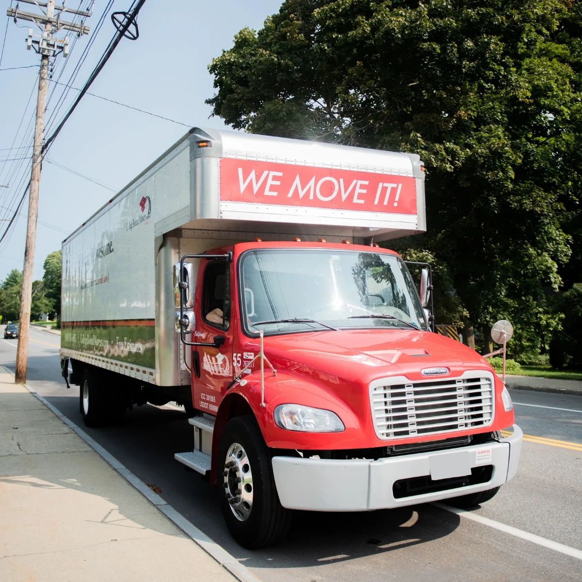 CollegeBoundMov's tweet photo. Whether you're moving across town or across the state, you can rely on our team for unbeatable help. #MovingsAwesome https://t.co/DKbQ6t9r8e
