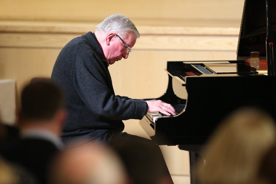 It is with great sadness that we announce the death of Fr Kevin McMullan RIP.
Fr Kevin was Head of Music in from 1963 to 1995. He was an accomplished pianist and an outstanding teacher. He will be greatly missed by so many of us.
May he rest in peace. St Malachy pray for him.