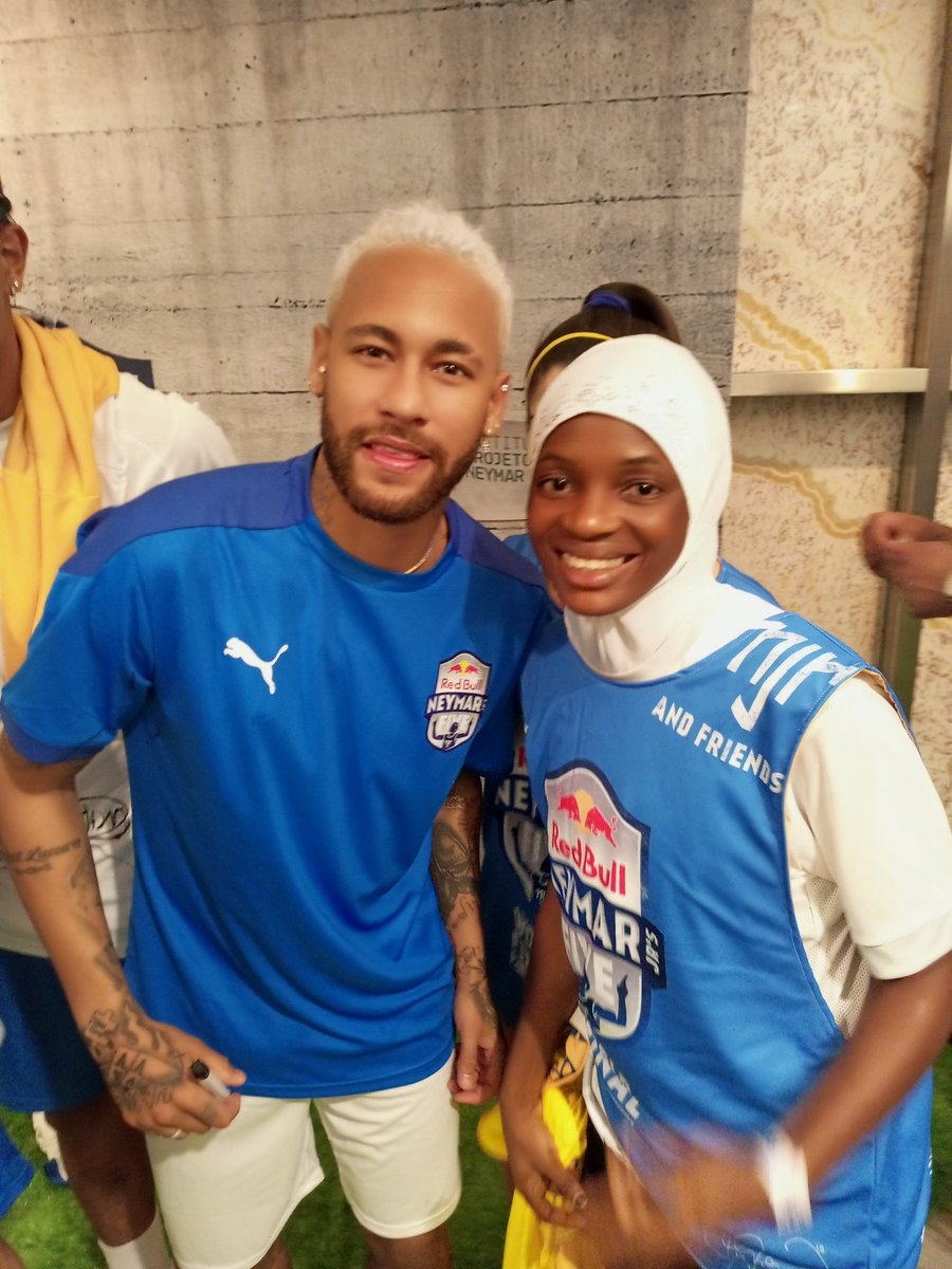 InsideMainland's tweet photo. When Ojota meets Brazil: young Nigerian footballer who hawks for survival meets Neymar https://t.co/Ss0zmzxlDZ