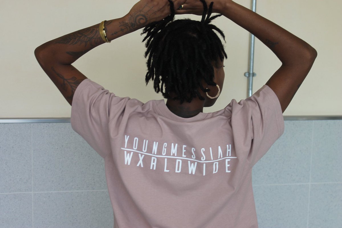 YMOfficially's tweet photo. https://t.co/ko0gc3xm3w

YM WXRLDWIDE COLLECTION
TEE IN DUSK ROSE

Worn by @jadeimani77 https://t.co/vDY3SlUIJC