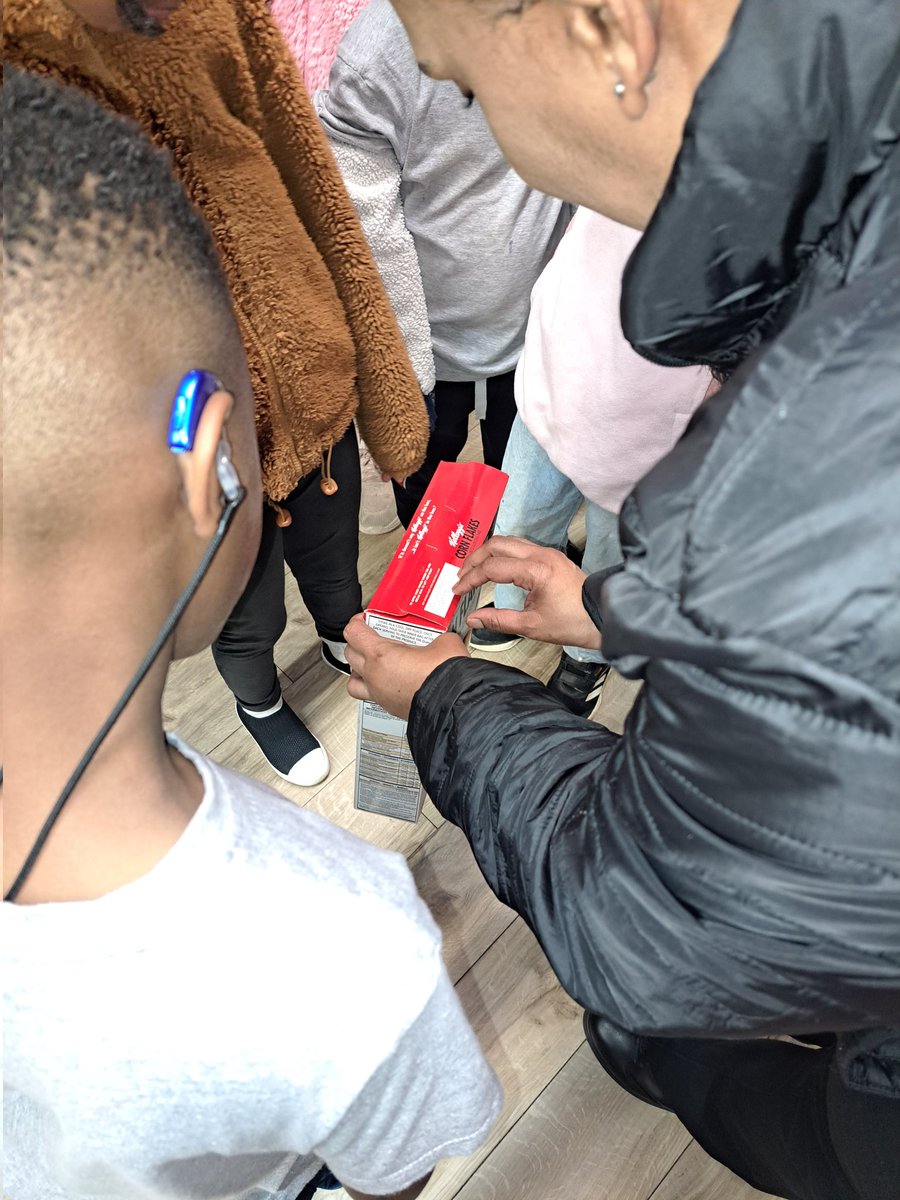 becia1978's tweet image. Grade 2 students visited local supermarket to learn more about bread- making proces. Trip allowed Ss to inquire  about products, observe bread making, and connect classroom  learning  to real - world food industry. #grade2 #learningAtWis #pyp