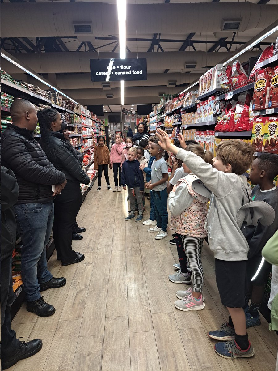 becia1978's tweet image. Grade 2 students visited local supermarket to learn more about bread- making proces. Trip allowed Ss to inquire  about products, observe bread making, and connect classroom  learning  to real - world food industry. #grade2 #learningAtWis #pyp