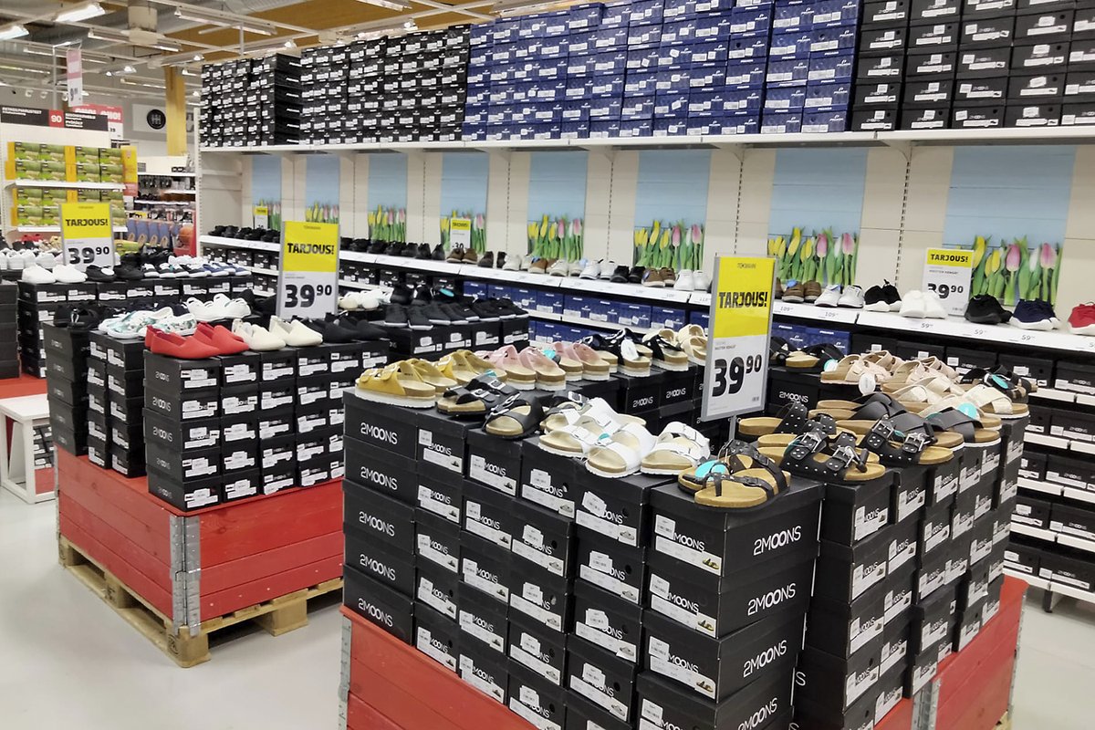 tokmanni's tweet photo. Kolme kenkäuutista!🙌

🏬👡 Click Shoes -kenkäkauppaketjumme avaa uuden myymälän #Kotka'an torstaina 11.5.

👟🛍 #ClickShoes'in tarjontaa on nyt myös ensimmäisessä #Tokmanni-myymälässä

✨👠 Kenkätrendeissä korostuvat nyt värikkyys, kepeys ja mukavuus

📲👉https://t.co/NXmQ7VUi79 https://t.co/dd5Vzqudbn