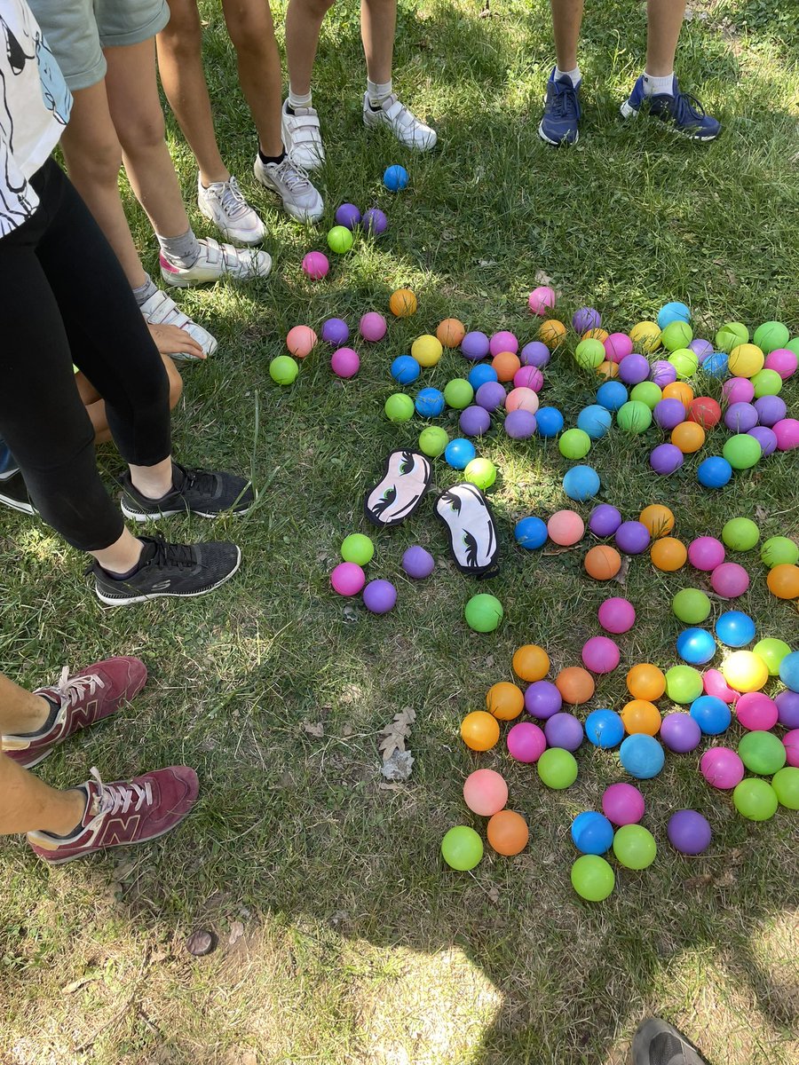 anahbsta's tweet photo. Juegos cooperativos 🚶‍♀️🚶‍♂️😊 @CrisDHBST @EHumanitas @lora_ostos @HBSTORREJON https://t.co/WU7MjBXOwa