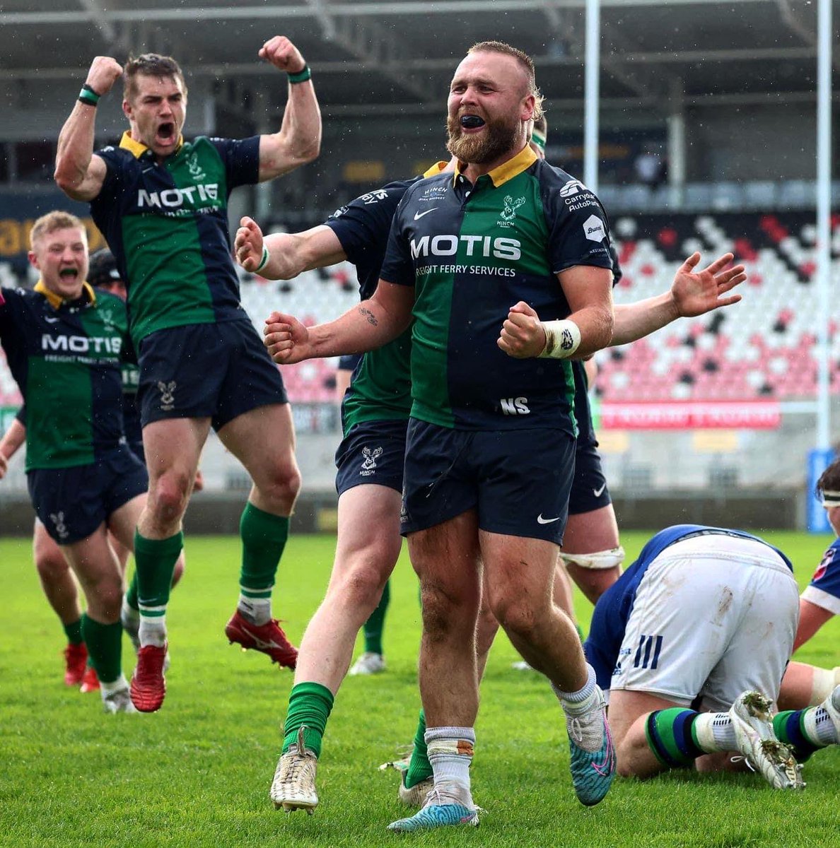 Besty06's tweet photo. 🦌⬆️ @HinchRFC 🏆 https://t.co/Nl5zSAP3gG