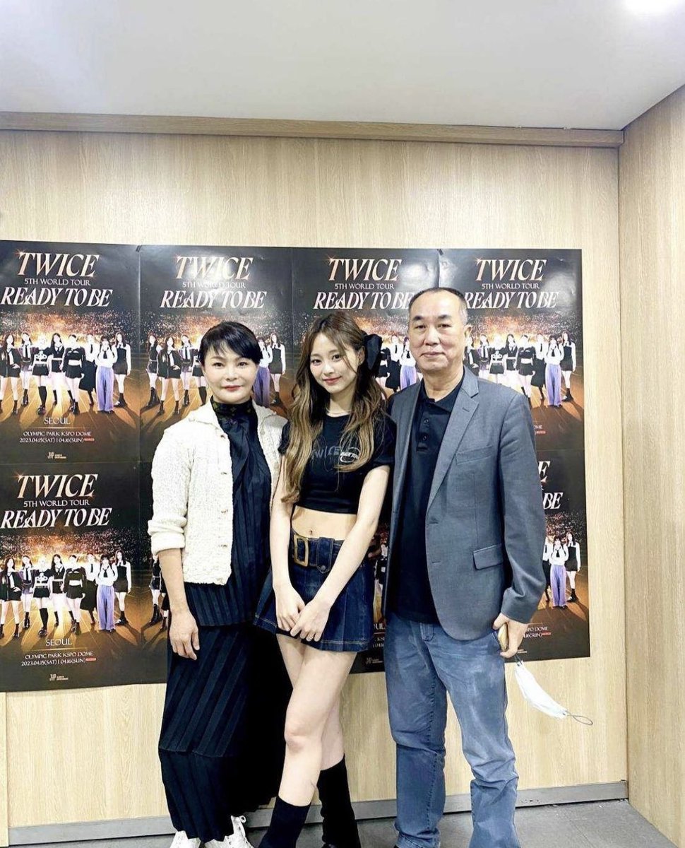 TEAM TWICE READY TO BE セット　ツウィ ツウィちゃんのご両親じゃん！！ やっぱお母さんお美しいなぁぁ