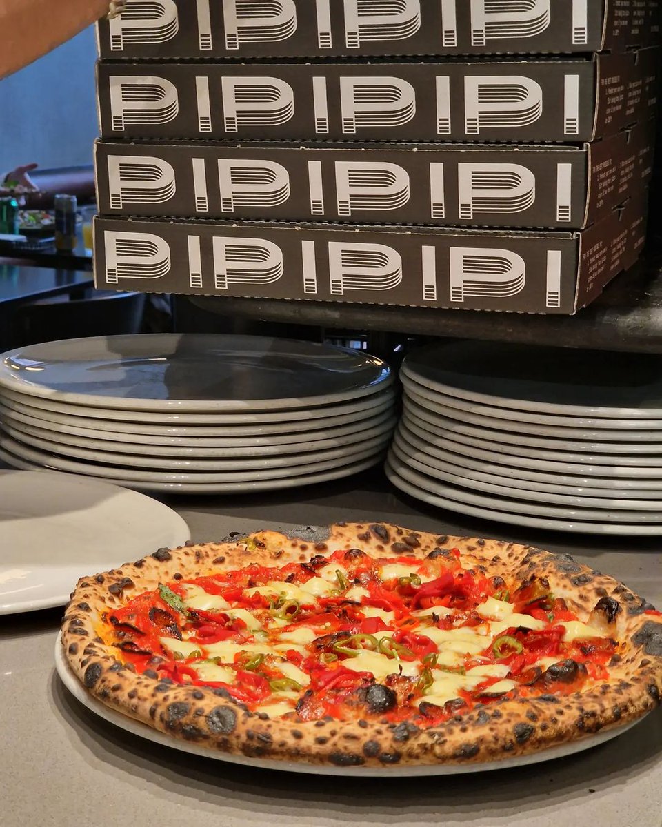 LoveTempleBar's tweet image. ⚠️ This is not a drill! The best pizza joint in the city are offering FREE pizza at their Temple Bar restaurant from 12PM today until they run out of dough. Act fast so you don't miss out! 🍕
#pizza #placestoeat #dublin #templebar #pipizza