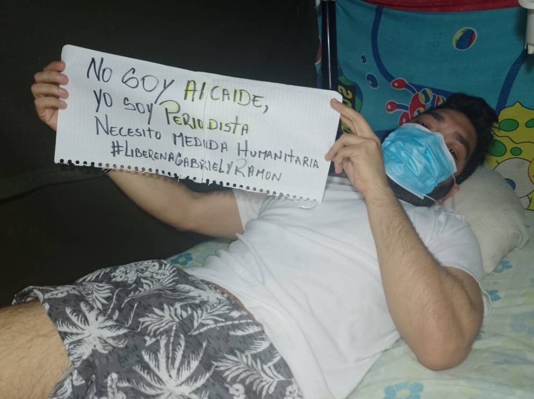 Nelsonpvzla1's tweet photo. PRESO y TORTURADO en el Comando Nacional Antidrogas se encuentra en silla de ruedas el PERIODISTA Ramon Centeno, su delito: INFORMAR
Sus familiares exigen una medida humanitaria pero cómo no es un alcalde o un Jerarca chavista corrupto NO se la dan, pedazos de VENDEPATRIAS..!! https://t.co/AKqdAsCR3p