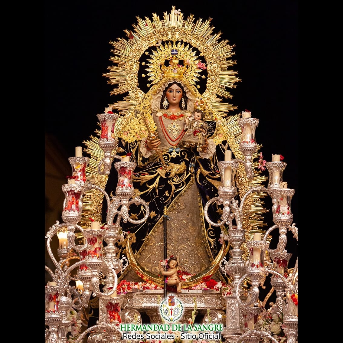 SangreHuevar's tweet photo. Nuestra Hermandad de la Sangre acompaña en la alegría a los devotos y al pueblo vecino de Benacazón por la Coronación Canónica de su Patrona y Alcaldesa Perpetua, Nuestra Señora de las Nieves y de su Divino Hijo y por la brillante culminación de todos los cultos y actos. https://t.co/4BN8UYxCqC