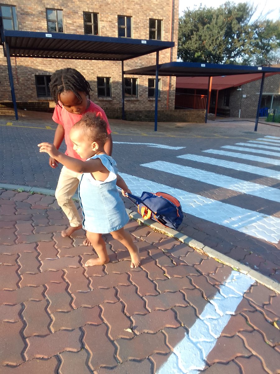 MpumiMtimande's tweet image. Being a mom for me means being active for school drop offs , pick ups , extra mural activities , lunches &amp;amp; dinners when it's my time I go for a walk on my own or some meditation 🧘🏿‍♀️👩‍👧‍👦 #TSbyTotalsports #ActiveMom #MothersDay