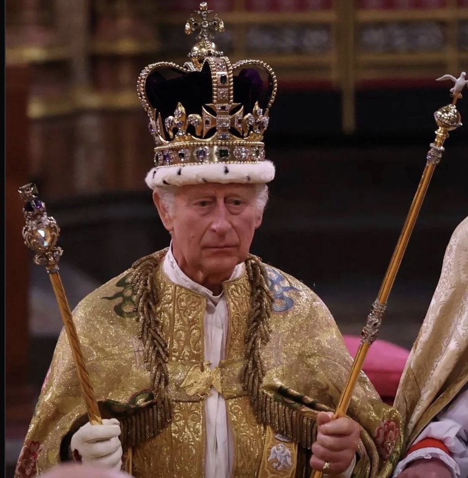 TAX THE RICH: King Charles 🔴TAXPAYERS' paid for his £250m coronation amid cost of living crisis Estimated £1.8bn personal fortune & Crown Estate owns property worth £15.6bn Charles paid NO inheritance tax & pays income tax only if he 'chooses' 👉RETWEET if he should pay tax