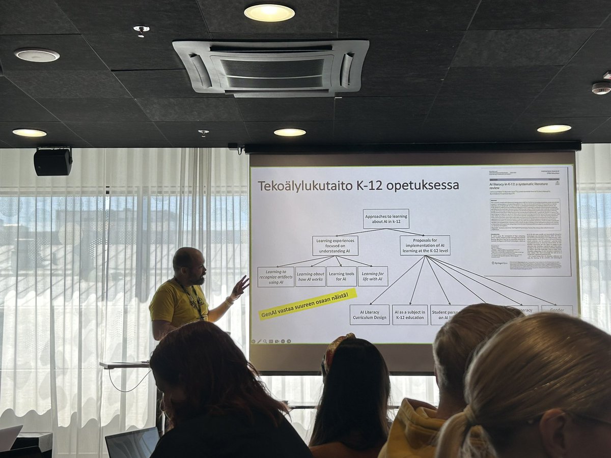 Tekoäly (AI) opetuksessa- seminaari <a href="/UniOulu/">University of Oulu</a> kanssa jatkuu. Mielenkiintoista <a href="/LaruX/">Jari Laru, KT, sivistysporvari (PhD, politician)</a> 
Myös <a href="/MattiJokinen12/">Matti Jokinen</a> mukana
#AI <a href="/GenerationAIstn/">Generation AI (STN hanke)</a> #oppivaoulu