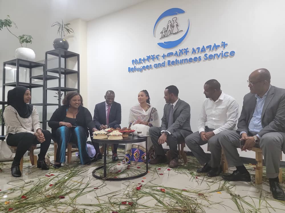 RRSEthiopia's tweet image. DG @Tesfahun_GK welcomed UNHCR Goodwill Amb, @KatGraham, to his office on 8 May 2023. She spent 5 days visiting the refugee operation in #Ethiopia - the largest ones #Gambella &amp;amp; #Melkadida. Such visits help mobilize additional resources &amp;amp; garner global support for refugees.