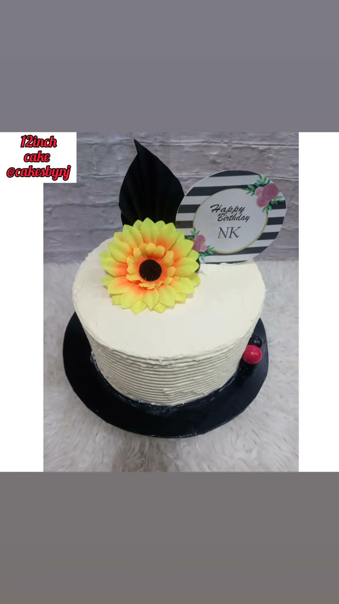 12 inch buttercream cake ..2 layers #lekkiphase1 #admiralityway #cakesinlekki #cakesinlagos  #celebrationcakes #buttercreamcakes #12inchcake