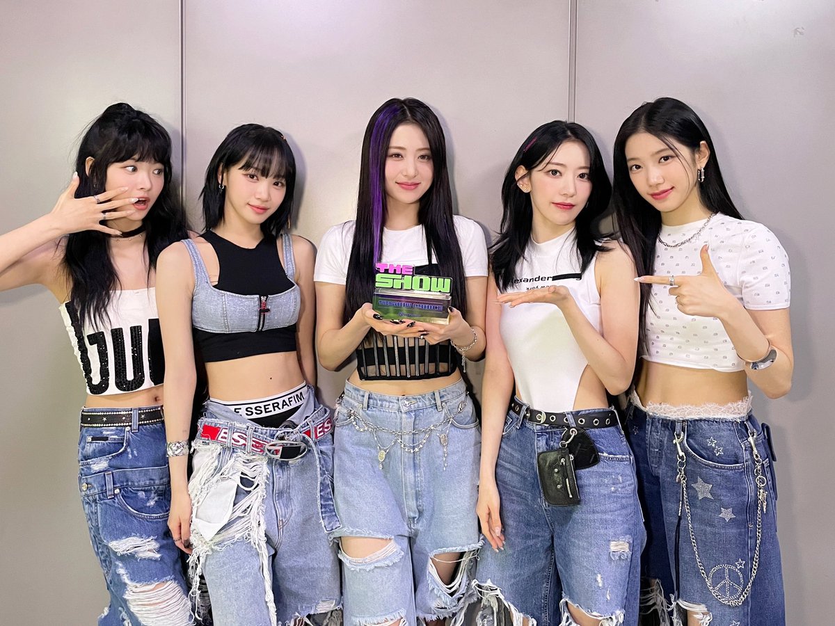 LE SSERAFIM tweet media