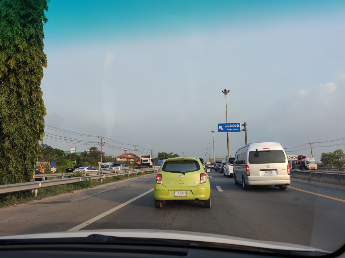 Aundarmun's tweet photo. @fm91trafficpro ขาเข้า มอเตอร์เวย์ (9) ติดยาวตั้งแต่วัดจุฬาลงกรณ์ https://t.co/bLIdX9nDG4