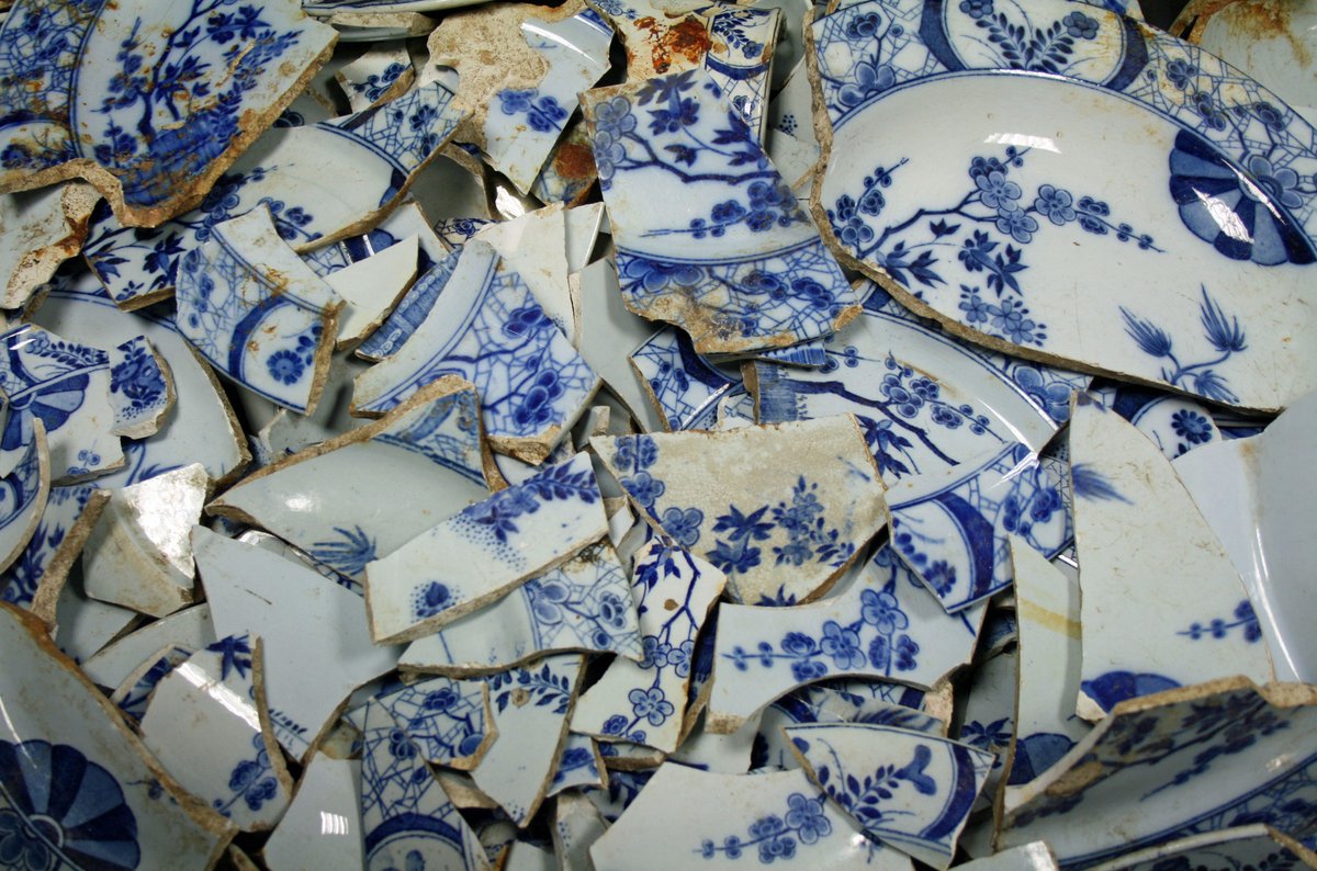 Inrap's tweet photo. [📅#Agenda] Archéologie de la France des Années folles : histoires de poubelles

Nouvelle conférence du cycle @laBnF avec Alban Horry, archéologue à l'Inrap, mercredi 10 mai à 18h30.

ℹ️ https://t.co/1QLwSdrHU0 https://t.co/AIpapkobk2