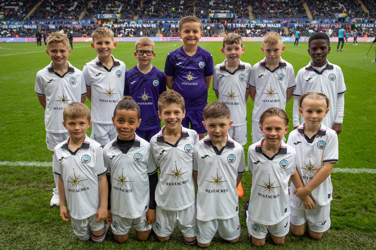 swans_academy's tweet photo. We welcomed next season's under-nines squad to the https://t.co/uOHO8x0Asu Stadium yesterday afternoon 🙌

Thank you for the great reception, Jack Army 🦢 https://t.co/v8MXQWJeQV