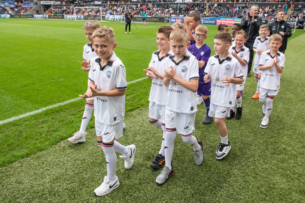 swans_academy's tweet photo. We welcomed next season's under-nines squad to the https://t.co/uOHO8x0Asu Stadium yesterday afternoon 🙌

Thank you for the great reception, Jack Army 🦢 https://t.co/v8MXQWJeQV