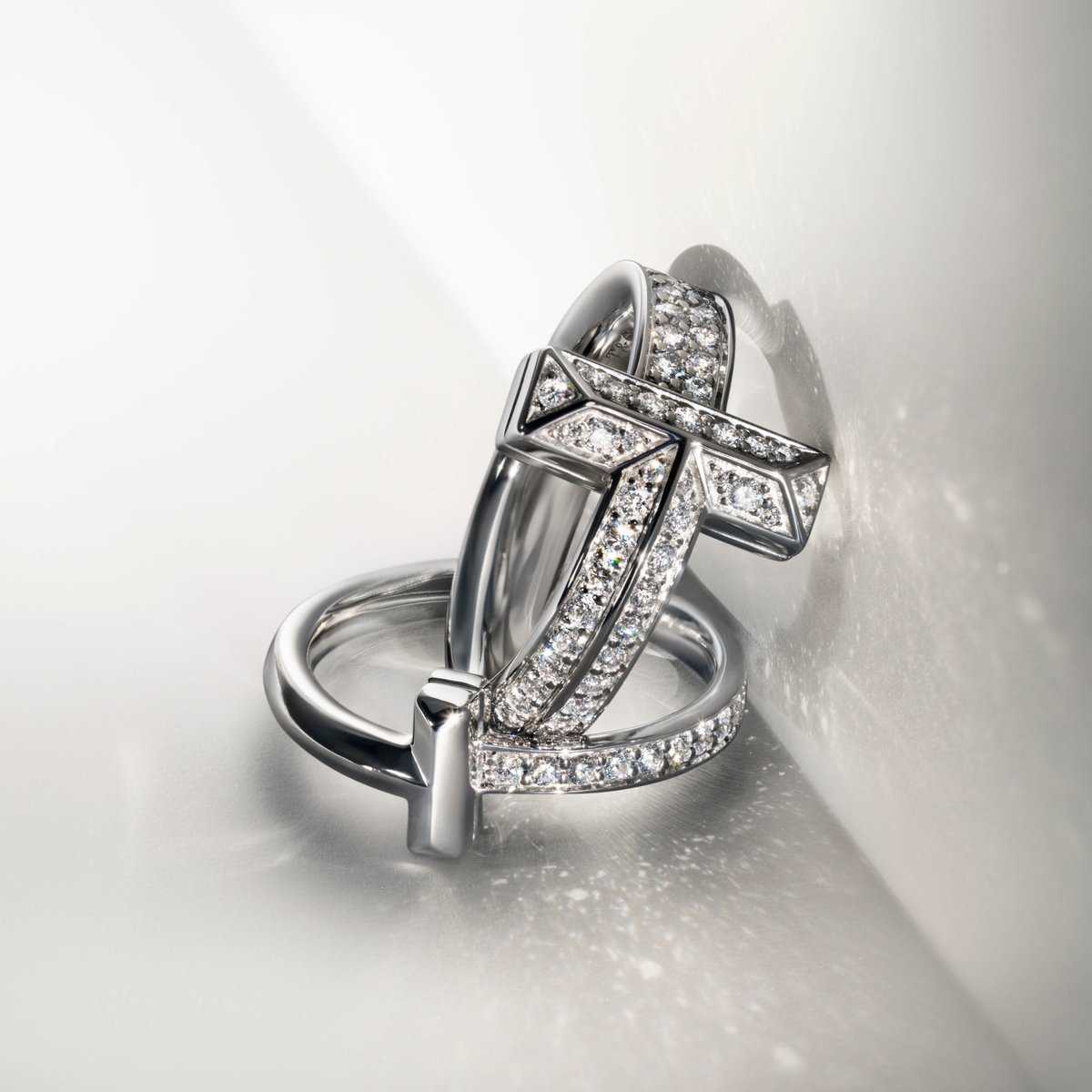TiffanyAndCo's tweet photo. BTSのジミンが自由自在なスタイリングで魅せるアイコニックなコレクション。
ティファニー Tとティファニー ハードウェアで、あなただけのスタイルを完成させて。
#TiffanyT #TiffanyHardWear #TiffanyAndCo