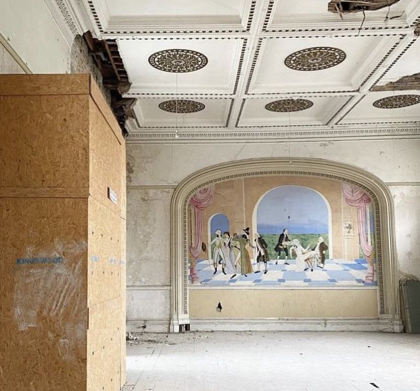 heritage_lab's tweet photo. Swipe left for what this room could be! ➡️

We need your help - the #crowdfunder is still running to support the project of reopening The Granville Bars. 

A THREAD➡️ https://t.co/7NHogf0GR7