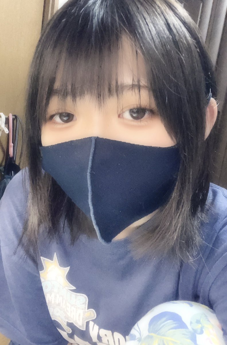 m5_sy8's tweet photo. 今日髪切ってウルフにしてもらった黒マスクして自撮りしてみたけどどうですか？ https://t.co/Bsb1GHbrKD