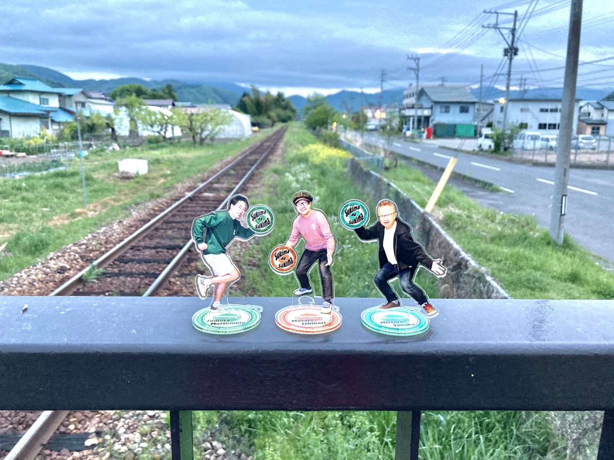 4432723's tweet photo. 親会社の盛り上がりは去ることながら、子会社のリスケがかわいくて最高に楽しい😂💚💙🧡 #かい！ #かいかい！

GW旅の写真を見返してたら、思ってるよりも「すぐ撮ってすぐしまう！」してたので載っけとこう🤔🥺（？）

会津若松の無人駅・南若松駅🚃と
松島や　スキマのスキマや　松島や（字余り）🍵 https://t.co/c0aj8lOcAf