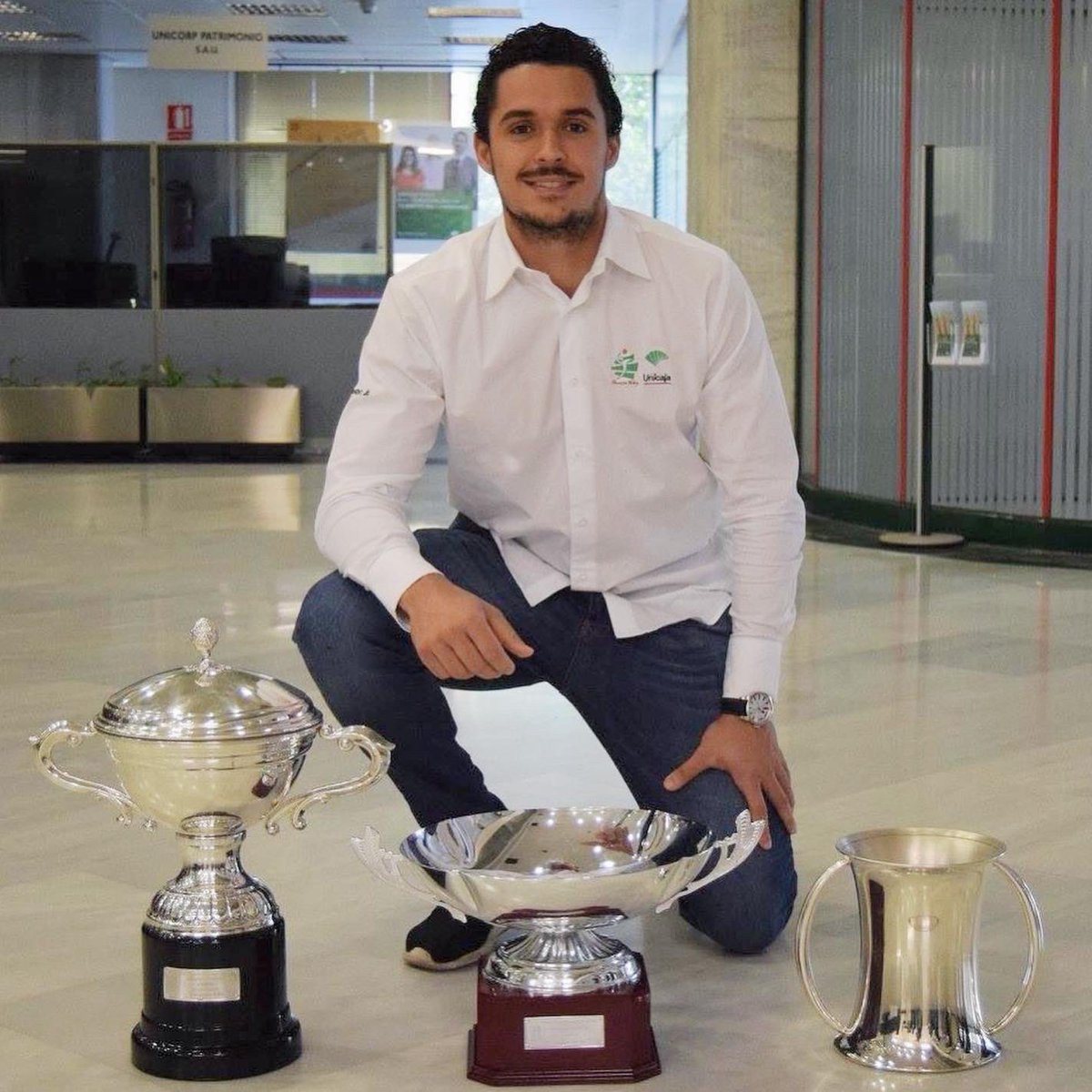 cvalmeria's tweet photo. Ayer anunciaba nuestro querido 🤗 @Alejandro_Fer1 su retirada🏁🔚

Queremos agradecerte 👏🏻 tantos momentos que nos has regalado, a nivel personal y profesional ☺️🏆

Eres parte de la historia de este Club 💚 y del voleibol español🇪🇸

¡𝗛𝗔𝗦𝗧𝗔 𝗦𝗜𝗘𝗠𝗣𝗥𝗘!🥹

💚 #VamosVerdes https://t.co/QO8wegyxK1