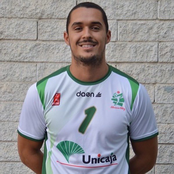 Ayer anunciaba nuestro querido 🤗 <a href="/Alejandro_Fer1/">Alejandro Fernández Rojas</a> su retirada🏁🔚

Queremos agradecerte 👏🏻 tantos momentos que nos has regalado, a nivel personal y profesional ☺️🏆

Eres parte de la historia de este Club 💚 y del voleibol español🇪🇸

¡𝗛𝗔𝗦𝗧𝗔 𝗦𝗜𝗘𝗠𝗣𝗥𝗘!🥹

💚 #VamosVerdes