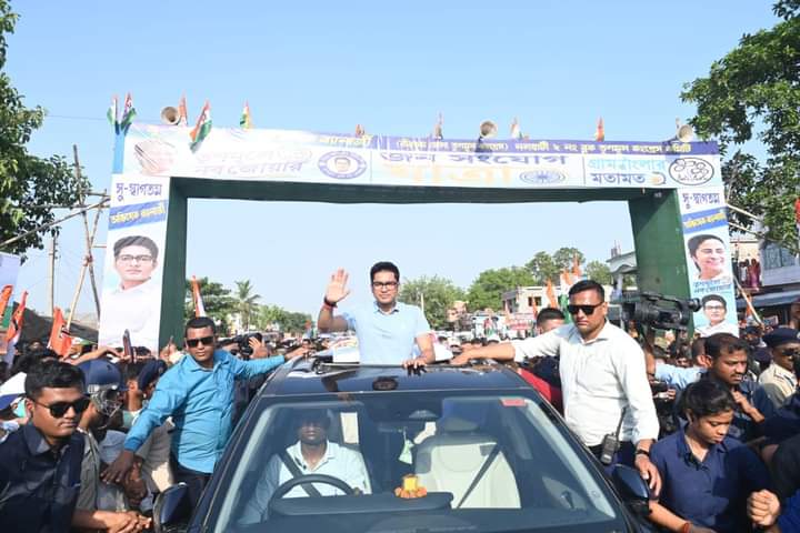 AitcSahabuddin's tweet photo. বীরভূমের মাটিতে সর্বভারতীয় তৃণমূল কংগ্রেসের সাধারণ সম্পাদক শ্রী @abhishekaitc দাদাকে কে জানাই সু-স্বাগতম ।
#WelcomeAB
#AbhishekBanerjee
#TrinamooleNaboJowar
#JonoSanjogYatra https://t.co/NCUcaVuk0d
