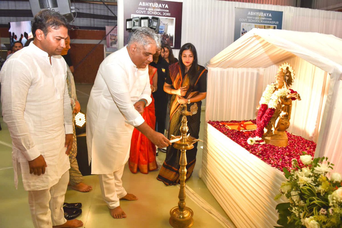 byadavbjp's tweet photo. परमजीत स्पोर्ट्स एकेडमी, फाजिलपुर में श्री���ाम प्रसाद लाइब्रेरी द्वारा ‘Save The Earth’ थीम पर आयोजित ‘अभ्युदय’ quiz तथा निबन्ध प्रतियोगिता में प्रतिभागी बच्चों के बीच जाना हुआ। उत्साह और अध्ययन के साथ बच्चों ने इसमें हिस्सा लिया है। https://t.co/oTZ1VlWKam