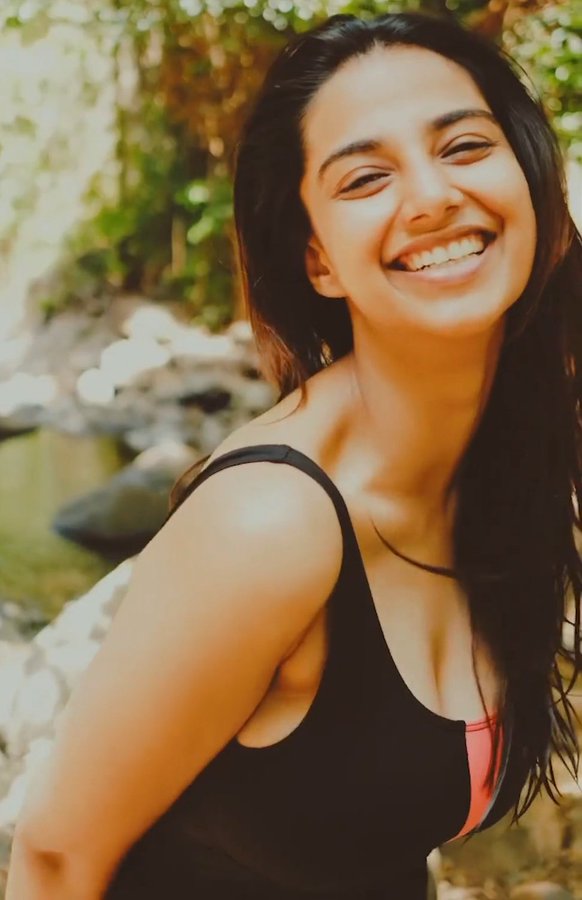 FvrnSArXgAIhv1j?format=jpg&name=900x900