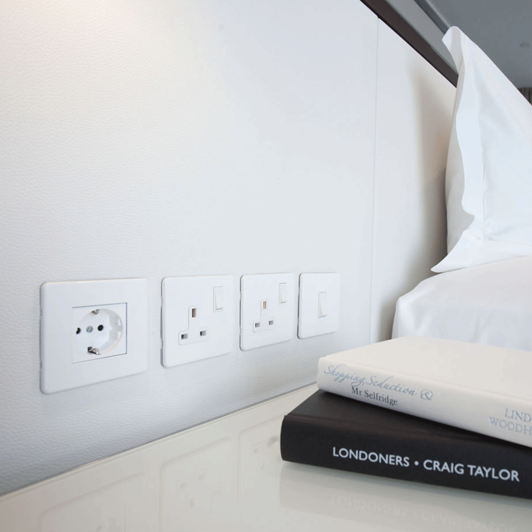 wandselectrical's tweet image. Looking for the perfect combination for your bedside? Wandsworth have got you covered! ⁠

Interested in exploring our light switches and sockets? Head over to our website now! 

💡 Infinity Collection
📸 Wandsworth Electrical

#LightSwitch #Interior #Inspiration