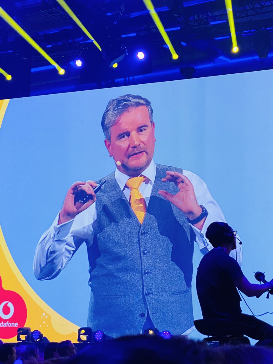 Key Learning bei Philipp Kloeckner: „Ganz LinkedIn könnte irgendwann so aussehen, wie es eigentlich heute schon aussieht.“ 😂 #OMR #OMR23