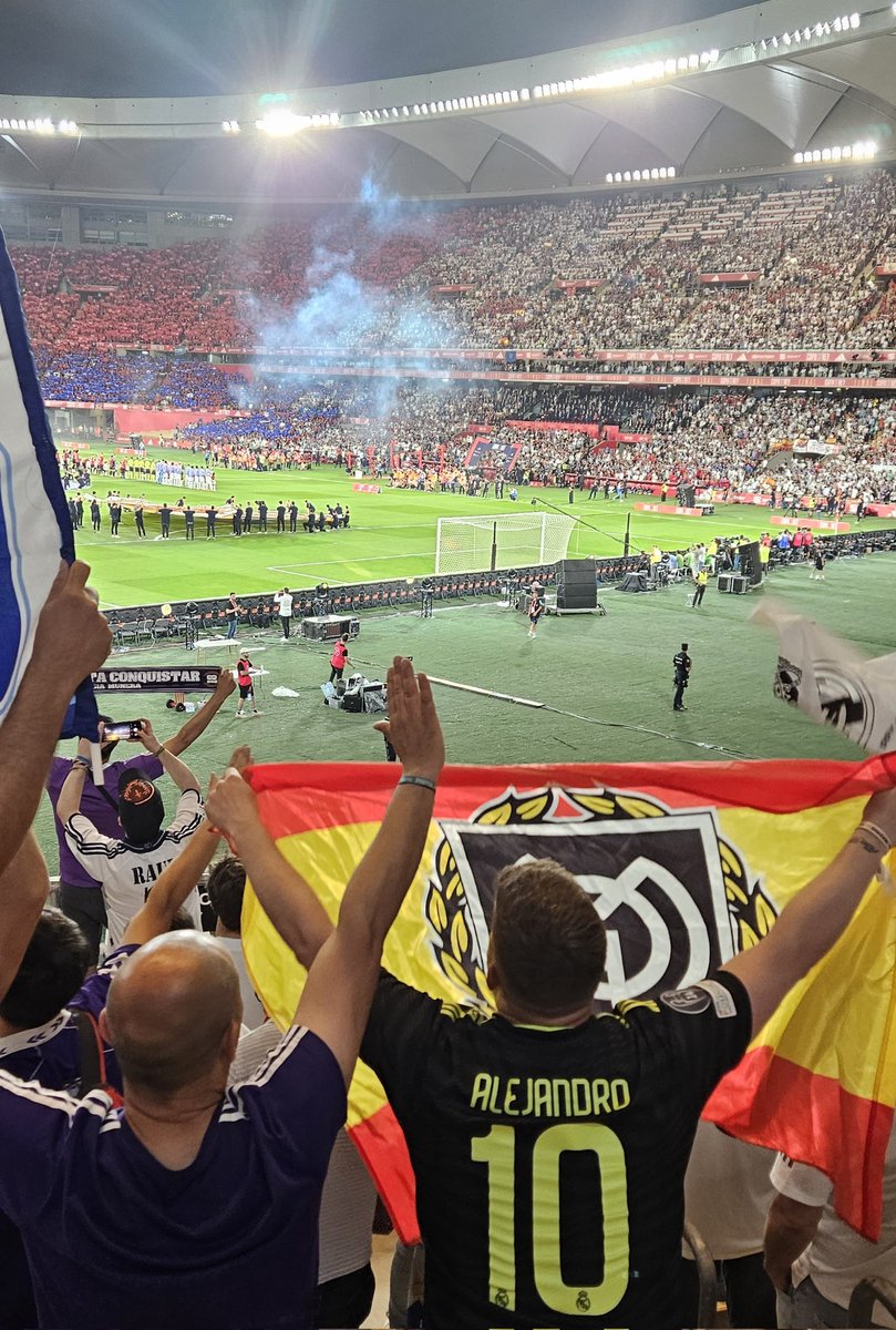 AlexSanfer's tweet photo. No surrender ⚪️🟣 https://t.co/GwAJiMO4Aj