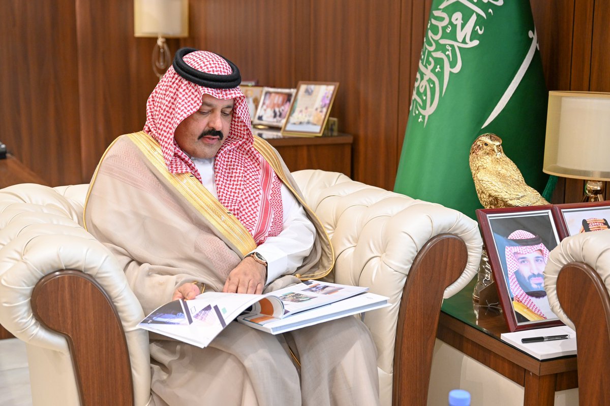 emara_hail's tweet photo. سمو #أمير_منطقة_حائل يستقبل مدير معهد ريادة الأعمال الوطني بالمنطقة "ريادة" المهندس ثامر بن عبدالواحد الجبرين ويتسلم سموه خلال الاستقبال التقرير السنوي لأعمال المعهد لعام 2022م. https://t.co/HCX0NLY2LP
