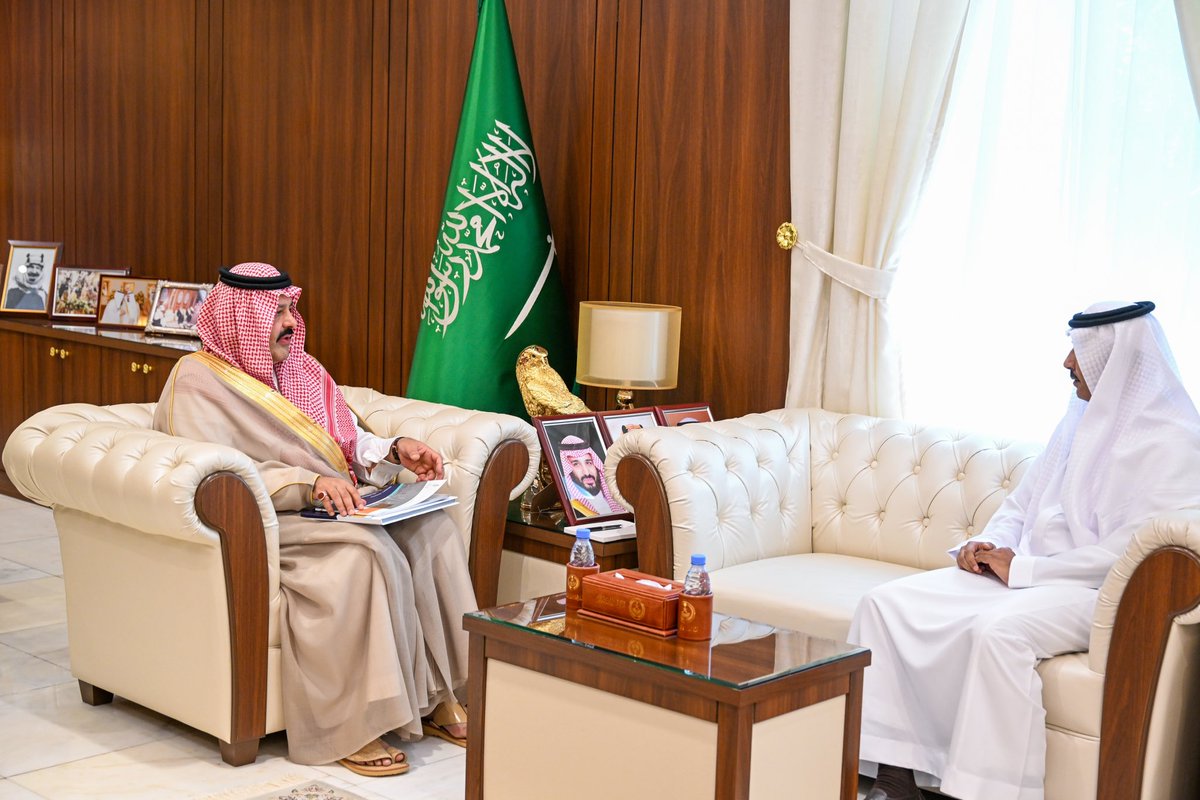 emara_hail's tweet photo. سمو #أمير_منطقة_حائل يستقبل مدير معهد ريادة الأعمال الوطني بالمنطقة "ريادة" المهندس ثامر بن عبدالواحد الجبرين ويتسلم سموه خلال الاستقبال التقرير السنوي لأعمال المعهد لعام 2022م. https://t.co/HCX0NLY2LP