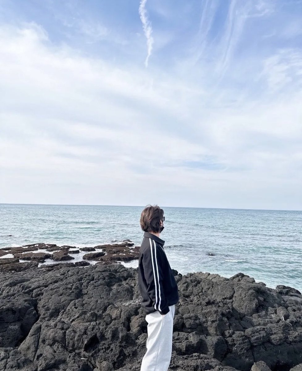 hyunhosource's tweet photo. his bf pics are getting too good 😩 https://t.co/A0yWGhIxRj