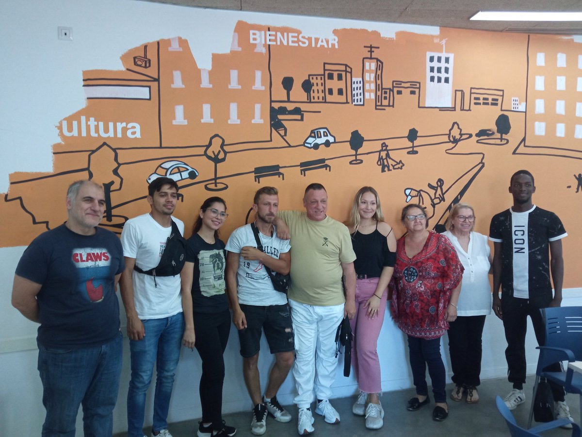 Hoy hemos conocido más de cerca la labor que desarrolla en materia de formación para el empleo <a href="/arete_asoc/">ARETÉ</a> en el espacio de <a href="/ResFloraTristan/">FloraTristán</a>.

¿Te gustaría formarte en reparación de ordenadores? ¿A manejar una fresadora? Pues...

¡Ya mismo el podcast con todos los detalles!