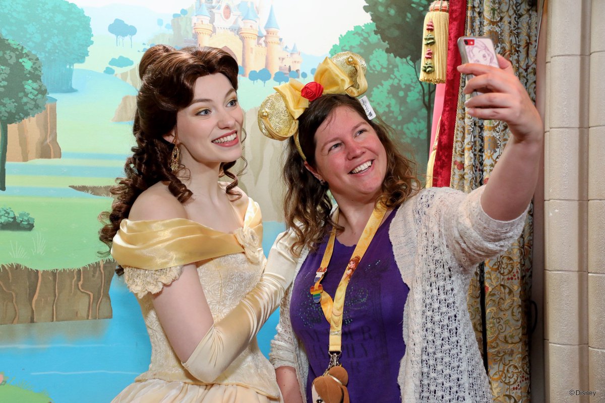 Genieten jullie mee van deze leuke vlog? Goed gedaan maatje! <a href="/DsnyHandicare/">Magical Rides</a> 
youtube.com/watch?v=x_drV9…