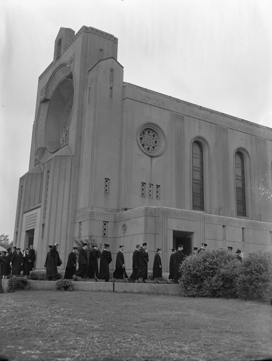 LUCArchives's tweet photo. Commencement week at Loyola starts with the Baccalaureate Mass and blessing of graduates. https://t.co/6ny09vuOJV