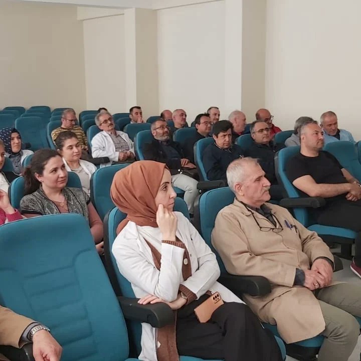 SGTMTAL's tweet photo. 4-10 Mayıs iş sağlığı ve güvenliği haftası münasebetiyle okulumuzda Amasya Üniversitesi İş Sağlığı ve Güvenliği Ana Bilim Dalı öğretim üyesi Dr. Ahmet Yurtçu tarafından personel ve öğrencilerimize iş sağlığı ve güvenliği konularında seminer verilmiştir.
#mesleğimhayatım https://t.co/kMjCy3cru9