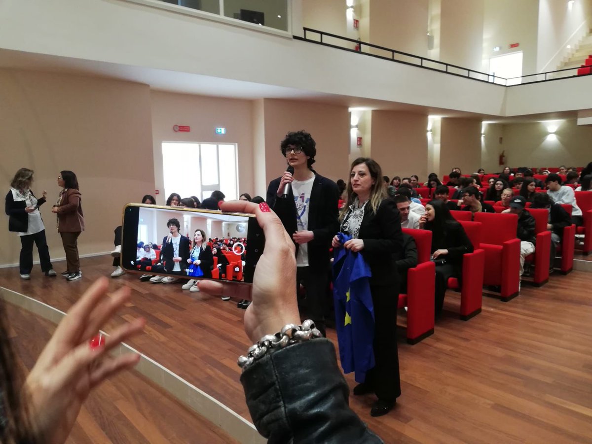 SMAF2022's tweet photo. We are the champions🥇💪🏻😍
#liceofermiAversa
#liceofermiParete
#Edcaserta 
#ASOC2223
#Monithon 
#dottoressaantoniagirfatti
#dottoressaantonellalafaci
#SMAF
#scaccomattoallefrodi
#ilgiocopuóesercitaredipendenza https://t.co/hxZfQttdhr