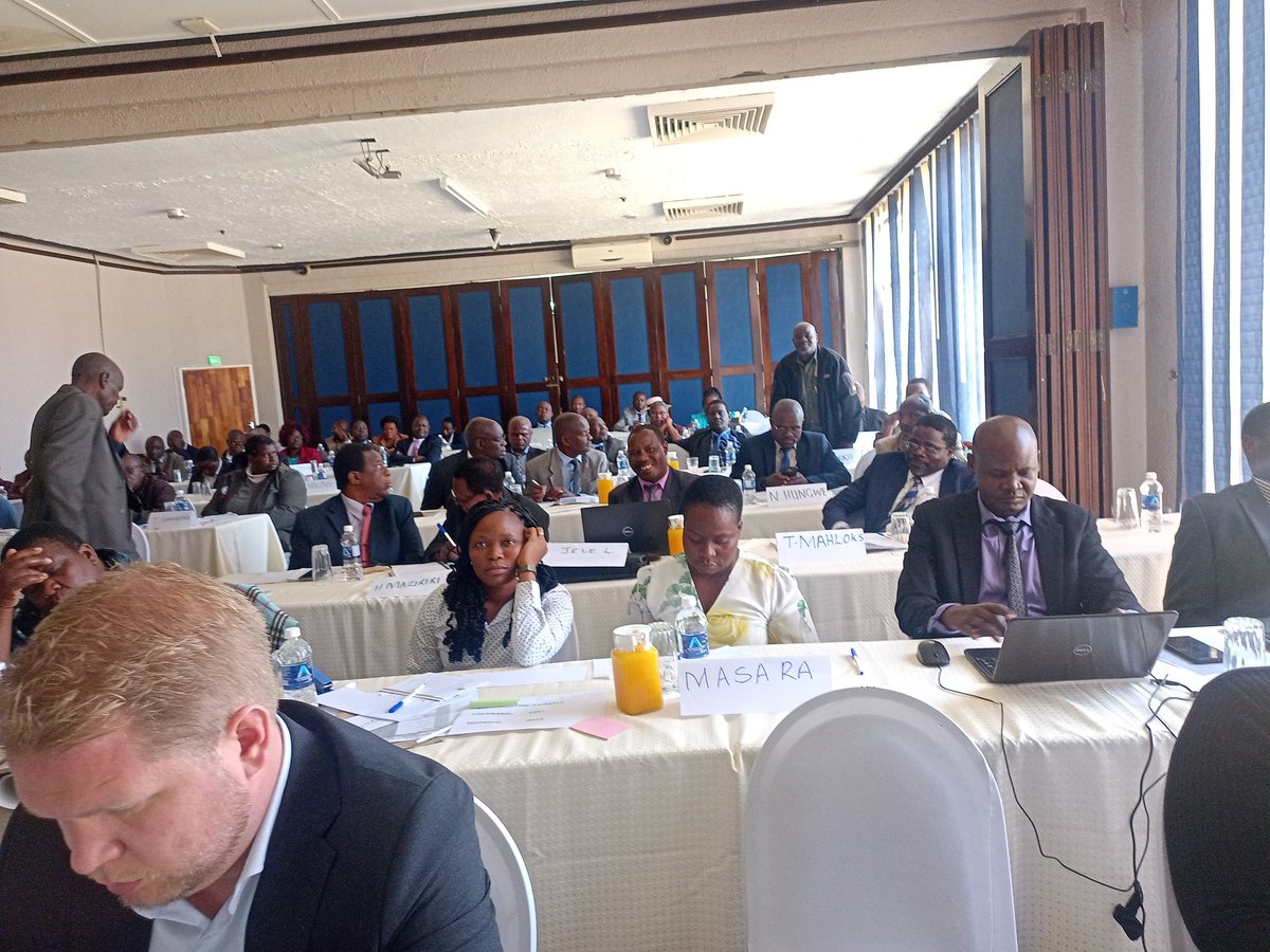 ChronicleZim's tweet photo. @MoPSEZim is running a TOT workshop for District Schools Inspectors (DSIs) on Disaster Risk Management and Resilience in schools at Fairmile in Gweru. 
@taundoro @UNICEFZIMBABWE @WorldVisionZim @InfoMinZW https://t.co/WQ9jEF27uO