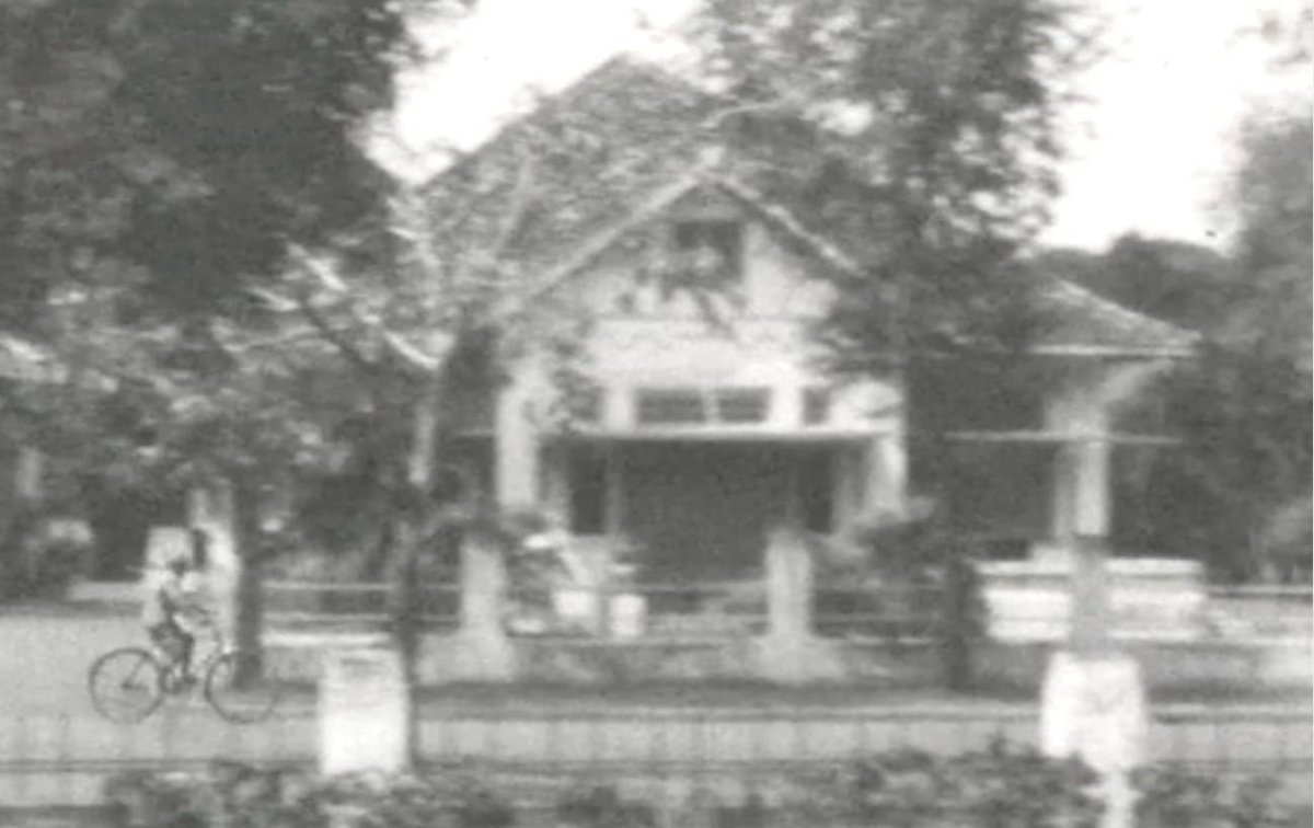 LostJakarta's tweet photo. Jalan Teuku Umar 11 in Menteng. Classification A which means no changes allowed to exterior and interior. However compared to the 1933 photos it has changed significantly. Question is whether this occurred before or after 1999 when the law was introduced. https://t.co/y0PTPdg9Po